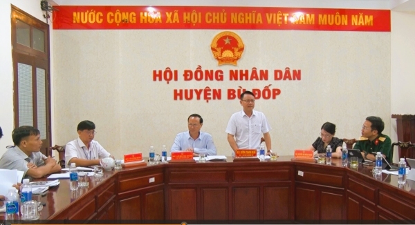 Lãnh đạo huyện Bù Đốp làm việc với chi nhánh Viettel Bình Phước