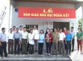 Ủy ban mặt trận tổ quốc Việt Nam huyện Bù Đốp trao tặng nhà đại đoàn kết