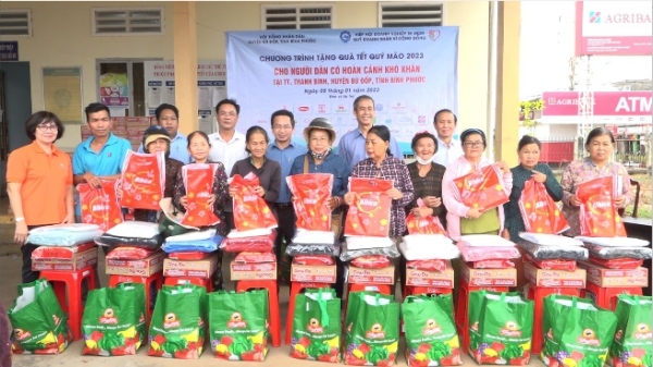Đoàn từ thiện trao quà Tết trị cho đối tượng chính sách, hộ nghèo trên địa bàn các xã thuộc huyện Bù Đốp nhân dịp Tết nguyên đán 2023
