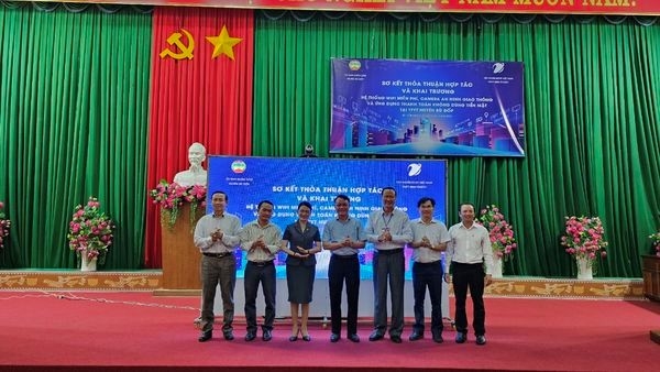 Sơ kết thực hiện Thỏa thuận hợp tác về Chuyển đổi số giữa UBND huyện và VNPT Bình Phước