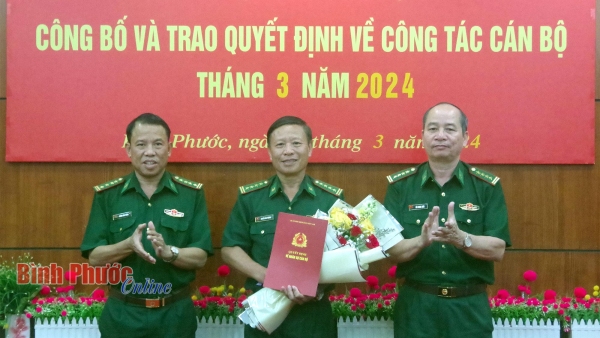 Bộ đội Biên phòng Bình Phước trao quyết định về công tác cán bộ