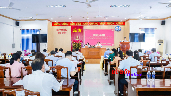 Giao ban các cơ quan tham mưu, giúp việc Huyện ủy quý II năm 2024