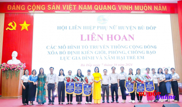 Bù Đốp: sôi nổi liên hoan truyền thông cộng đồng xóa bỏ định kiến giới, bạo lực gia đình