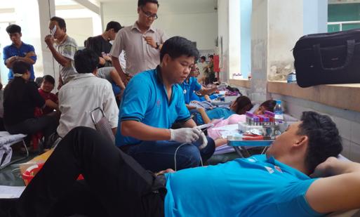 Đông đảo bà con nhân dân, đoàn viên thanh niên…trên địa bàn  đã đến trung tâm y tế huyện Bù Đốp  tình nguyện hiến máu