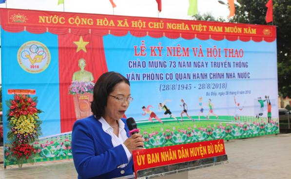 Chánh Văn phòng UBND tỉnh bà Phạm Thị Ánh Hoa phát biểu tại lễ kỷ niệm.