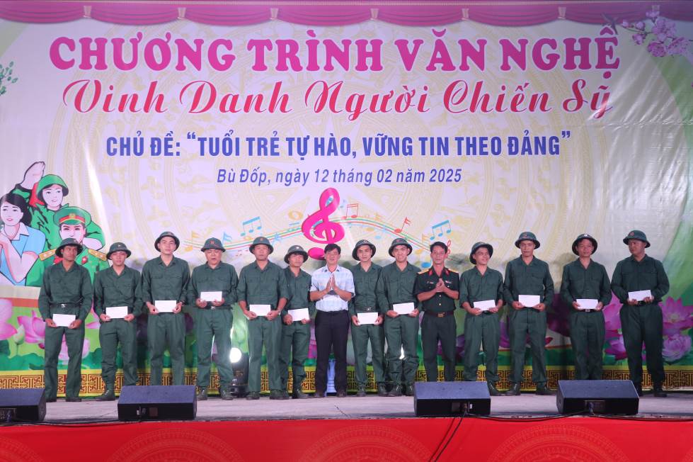 Bù Đốp đêm văn nghệ “Vinh Danh Người Chiến sỹ”